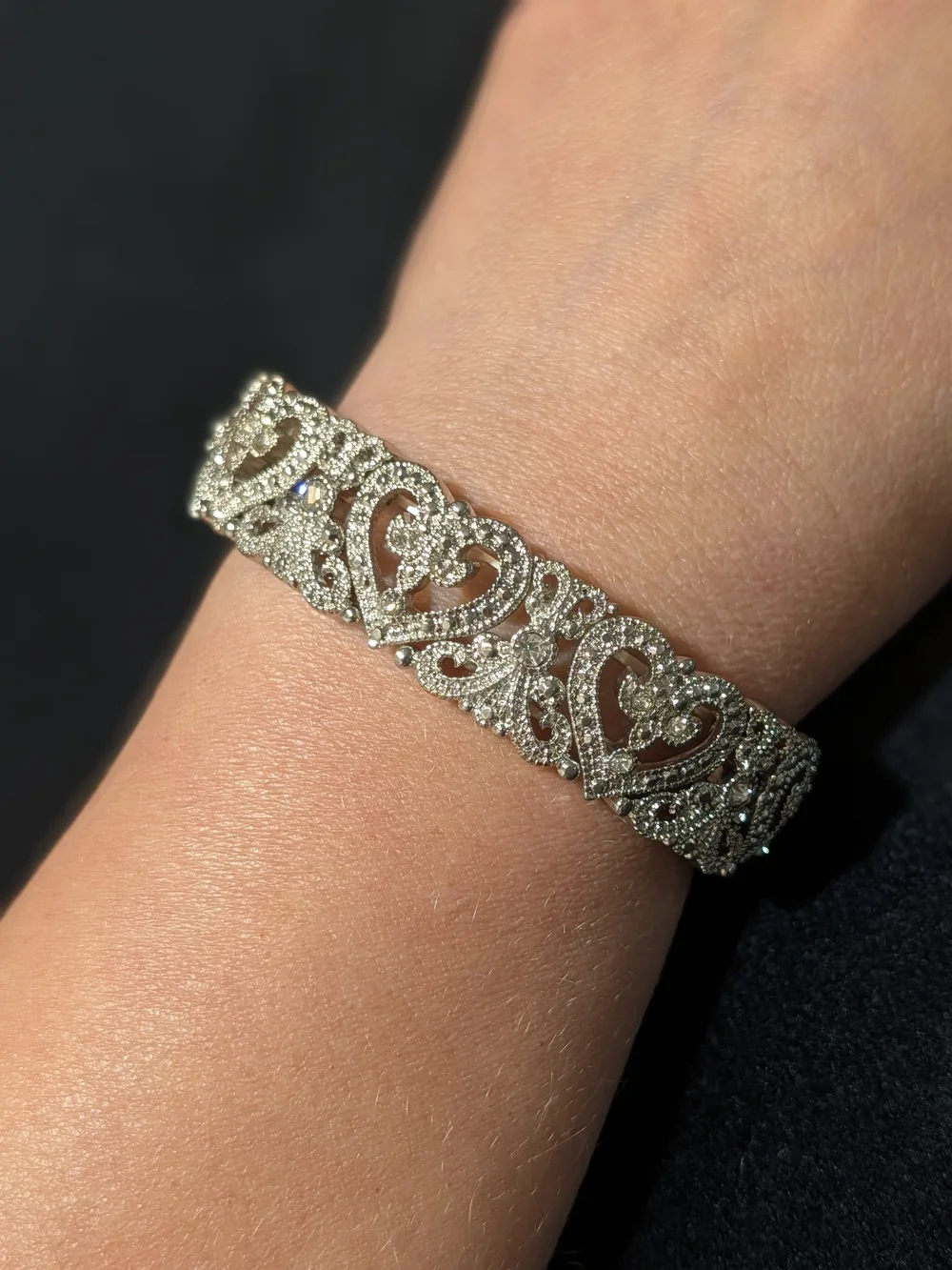 Elegant Crystal Heart Filigree Stretch Bracelet - Silver Tone